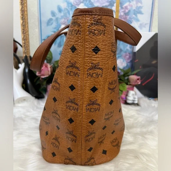 ⭐️MCM Visetos Tote with Silver Hardware - Picture 4 of 11